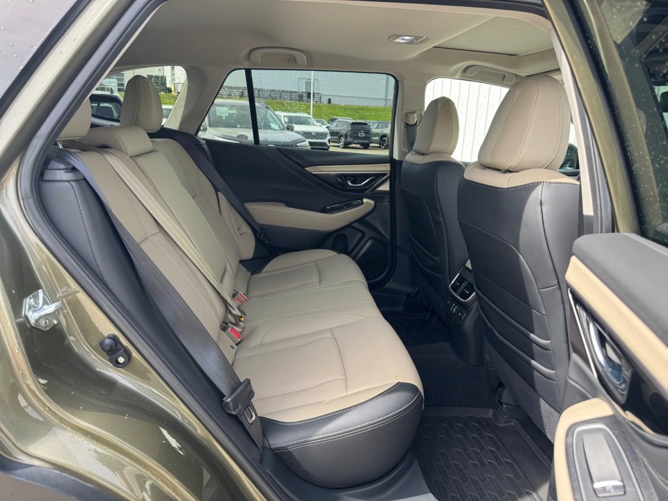 Used 2025 Subaru Outback Limited image 33