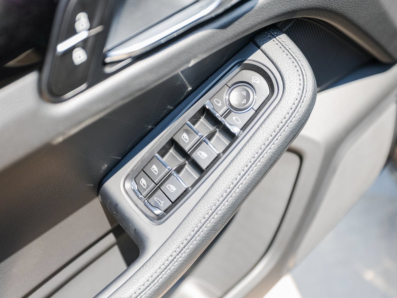 Certified 2026 Porsche Macan AWD/4WD image 22