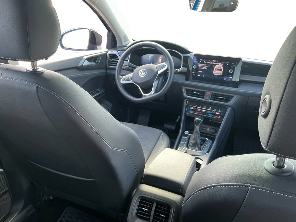 Used 2025 Volkswagen Taos SE AWD/4WD image 18