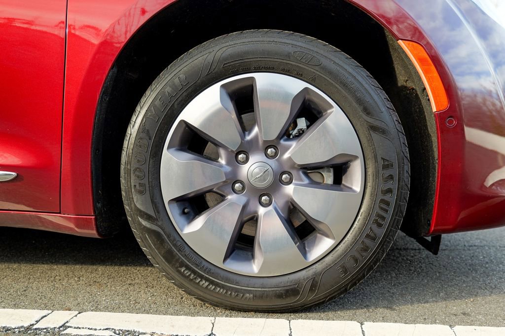 Used 2018 Chrysler Pacifica Limited w/ Advanced Safetytec Group image 12