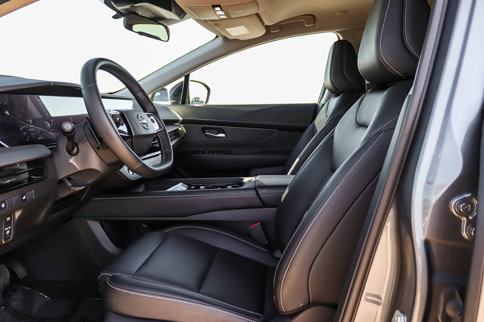Used 2025 Nissan Murano SV AWD/4WD image 17