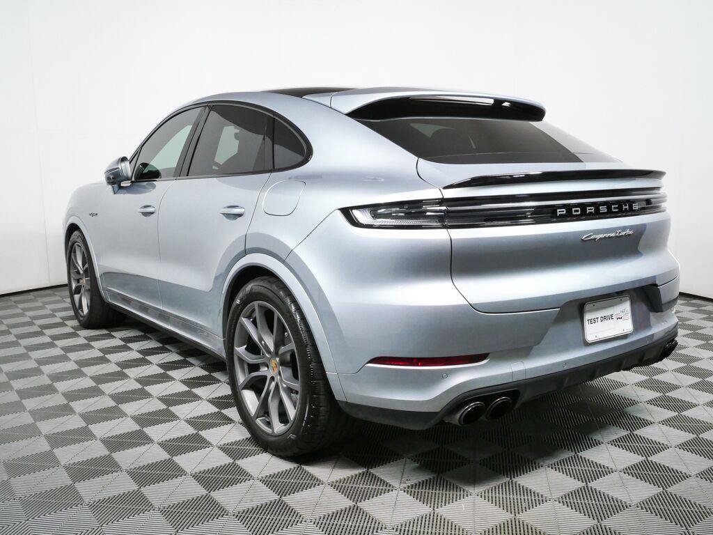 Certified 2024 Porsche Cayenne Turbo AWD/4WD image 3