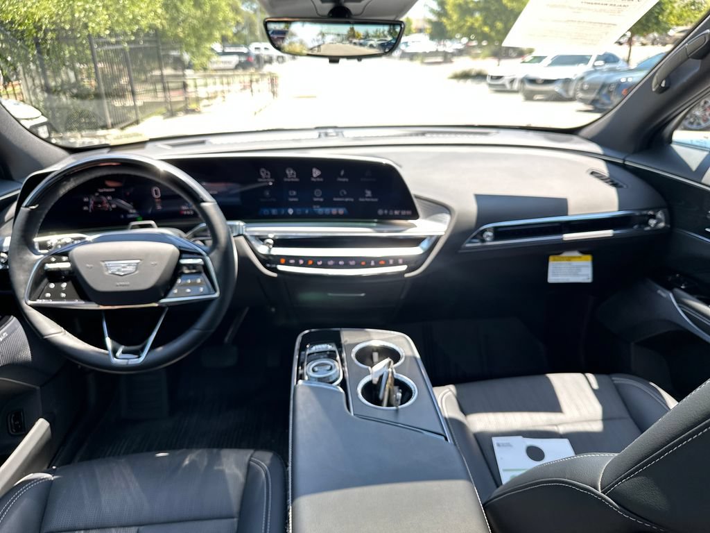 Certified 2025 Cadillac Lyriq Luxury w/ LPO, Floor Liner Package AWD/4WD image 33