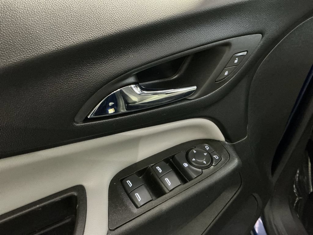 Used 2023 Chevrolet Equinox LS w/ LS Convenience Package FWD image 16