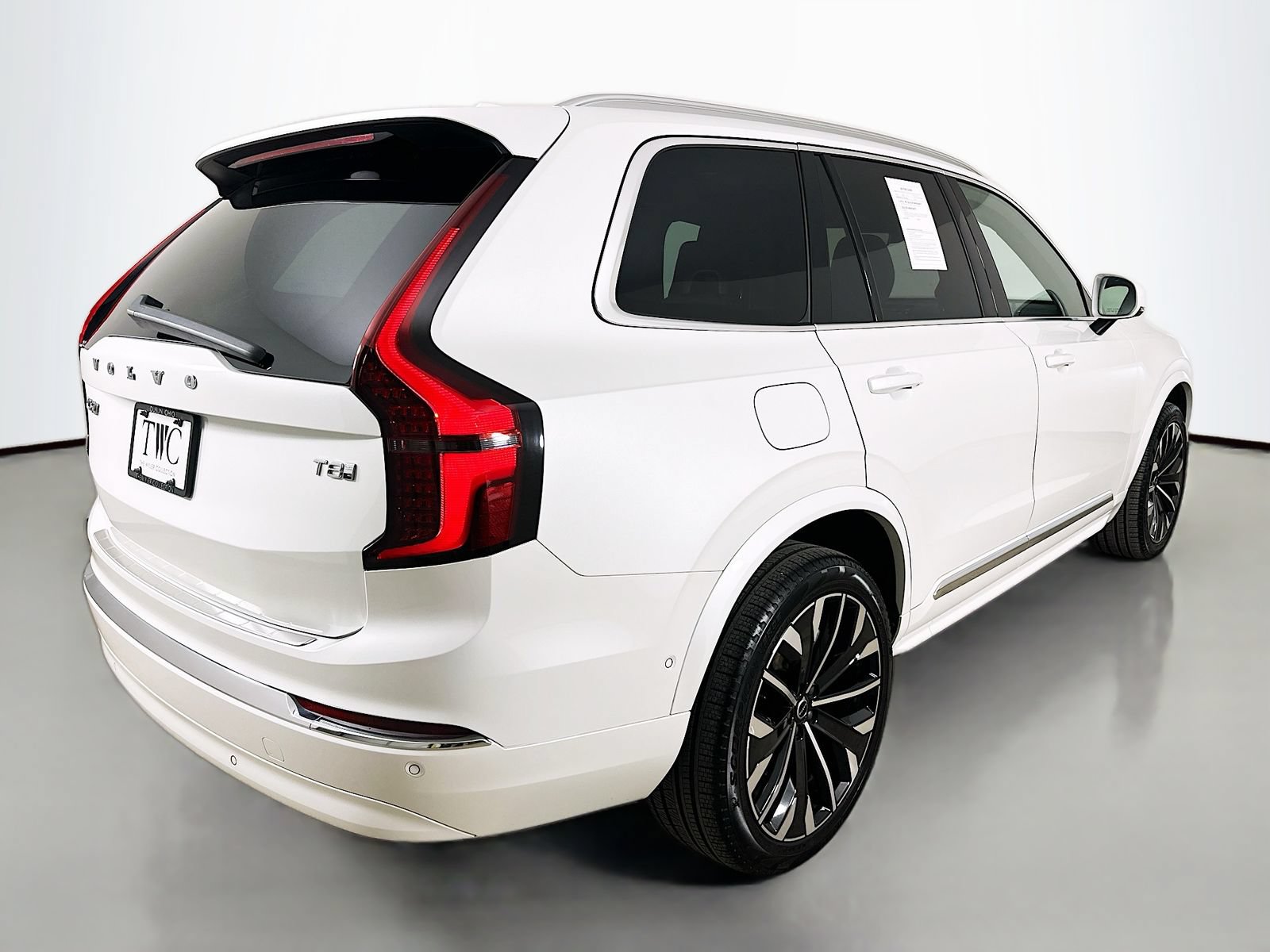 Used 2026 Volvo XC90 T8 Plus w/ Protection Package Premier AWD/4WD image 5