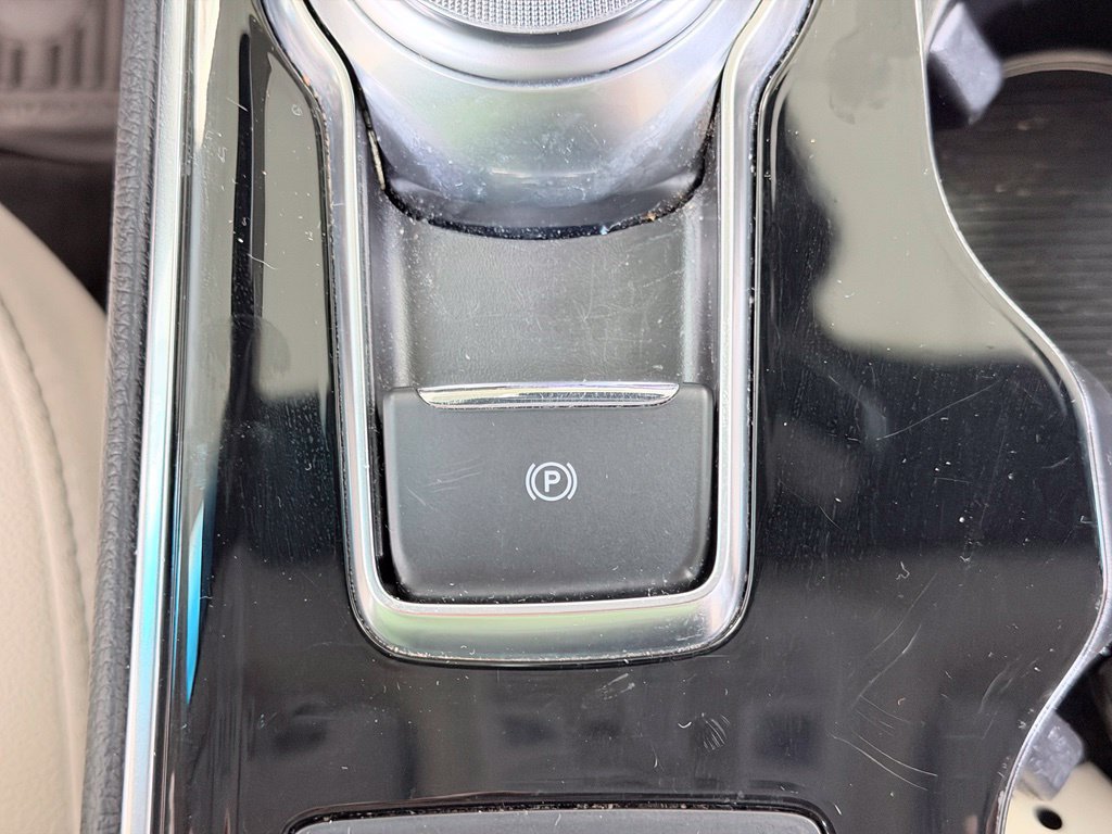 Used 2019 Ford Edge Titanium w/ Cold Weather Package AWD/4WD image 55