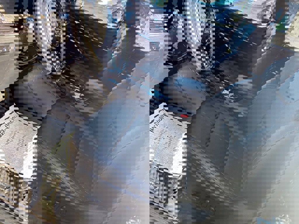 Used 2025 Kia Telluride EX w/ EX Captain's Chair Package image 10