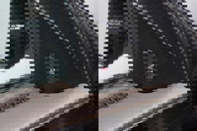 Used 2013 Audi A8 L 3.0T w/ Driver Assistance Pkg image 11