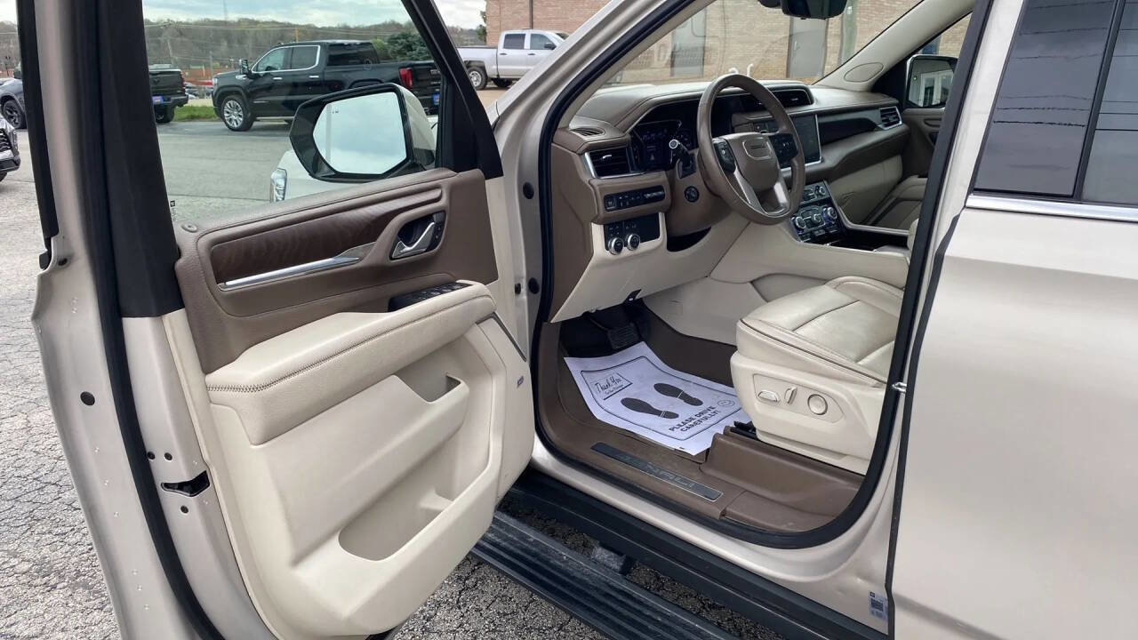 Used 2021 GMC Yukon XL Denali w/ Denali Premium Package image 12