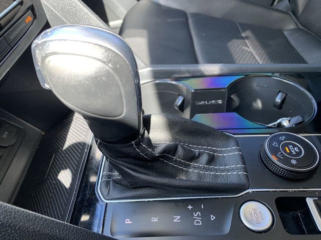 Used 2022 Volkswagen Atlas SEL R-Line AWD/4WD image 25