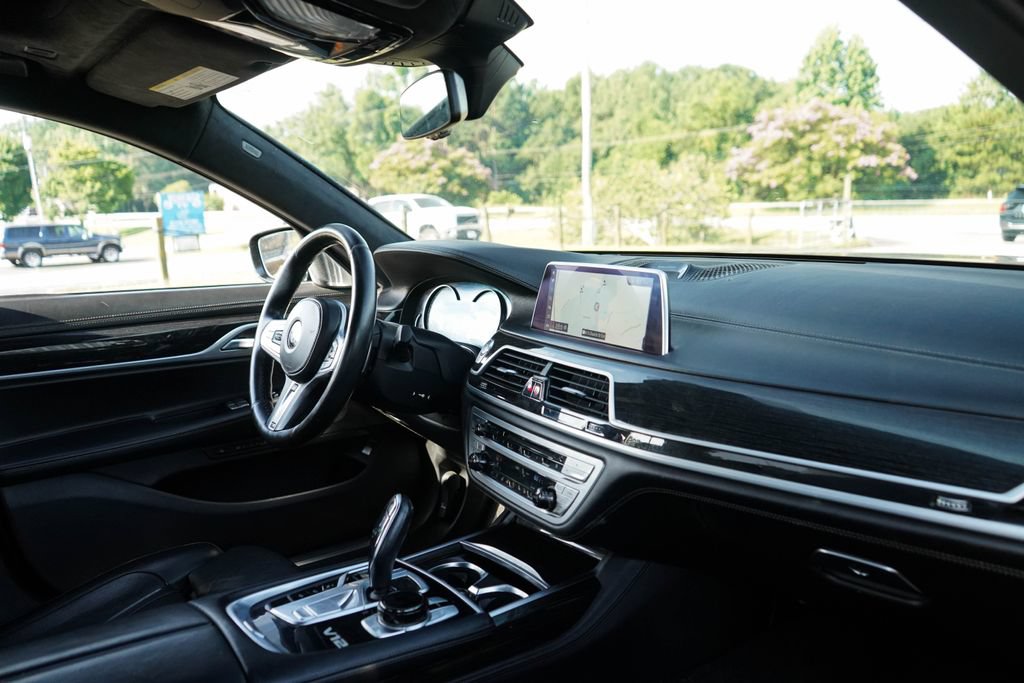Used 2019 BMW M760i xDrive w/ Luxury Rear Seating Package AWD/4WD image 15