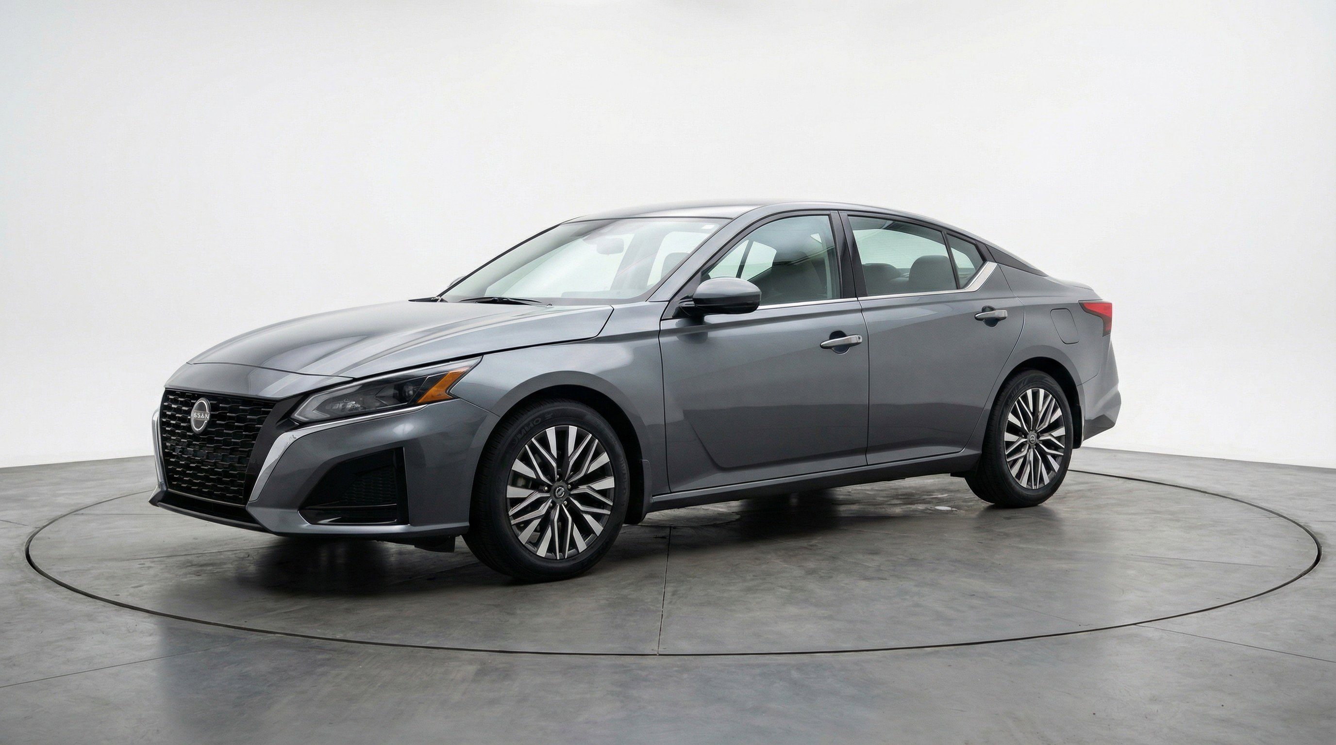 Used 2025 Nissan Altima 2.5 SV image 3