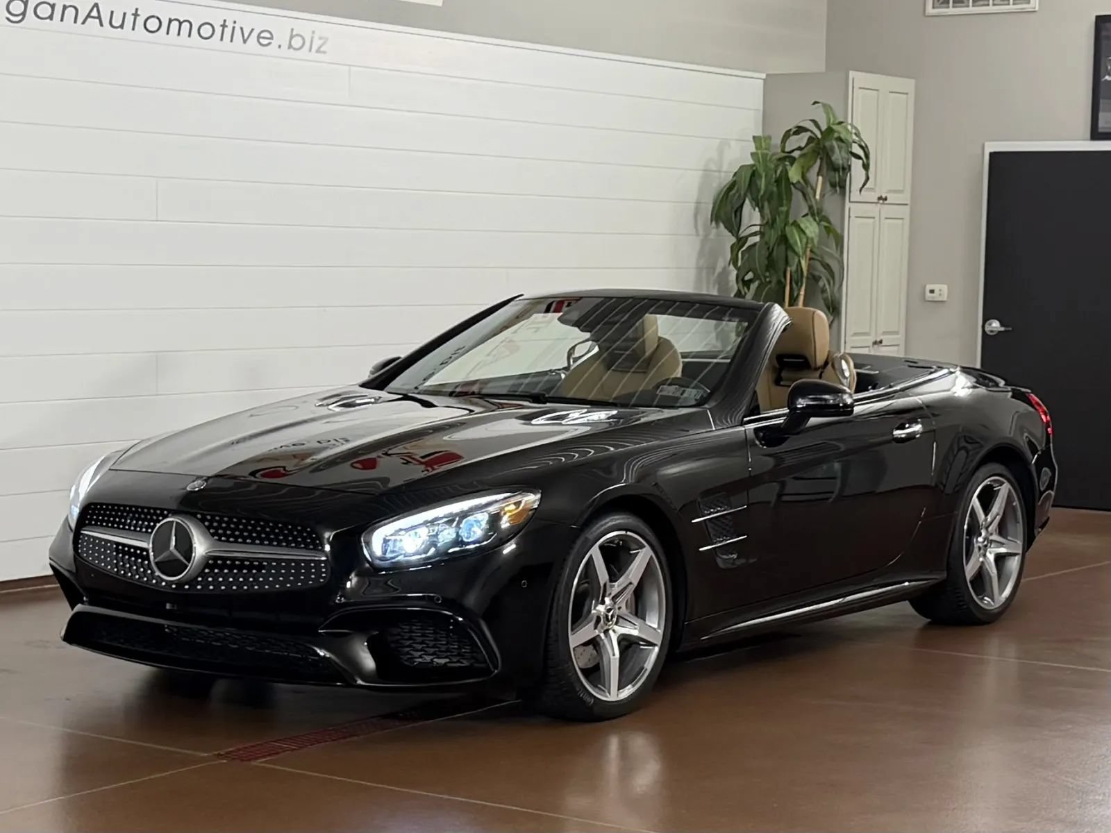 Used 2017 Mercedes-Benz SL 550 image 7