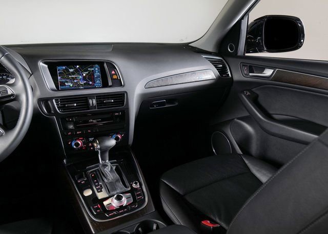 Used 2017 Audi Q5 2.0T Premium Plus w/ Technology Package image 19