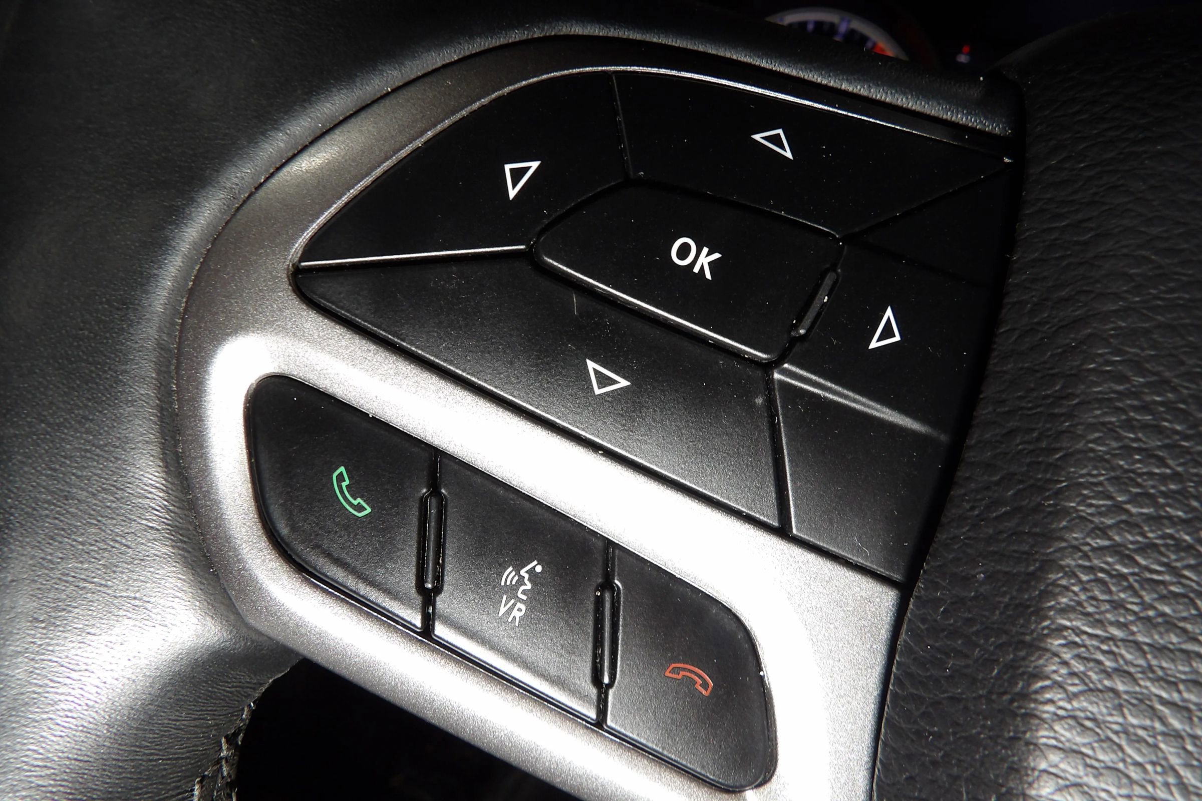 Used 2019 Jeep Cherokee Limited image 16