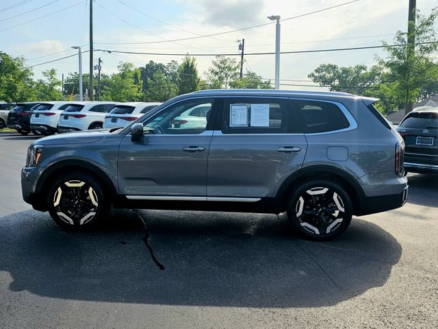 Used 2023 Kia Telluride EX w/ EX Captain's Chair Package FWD image 13
