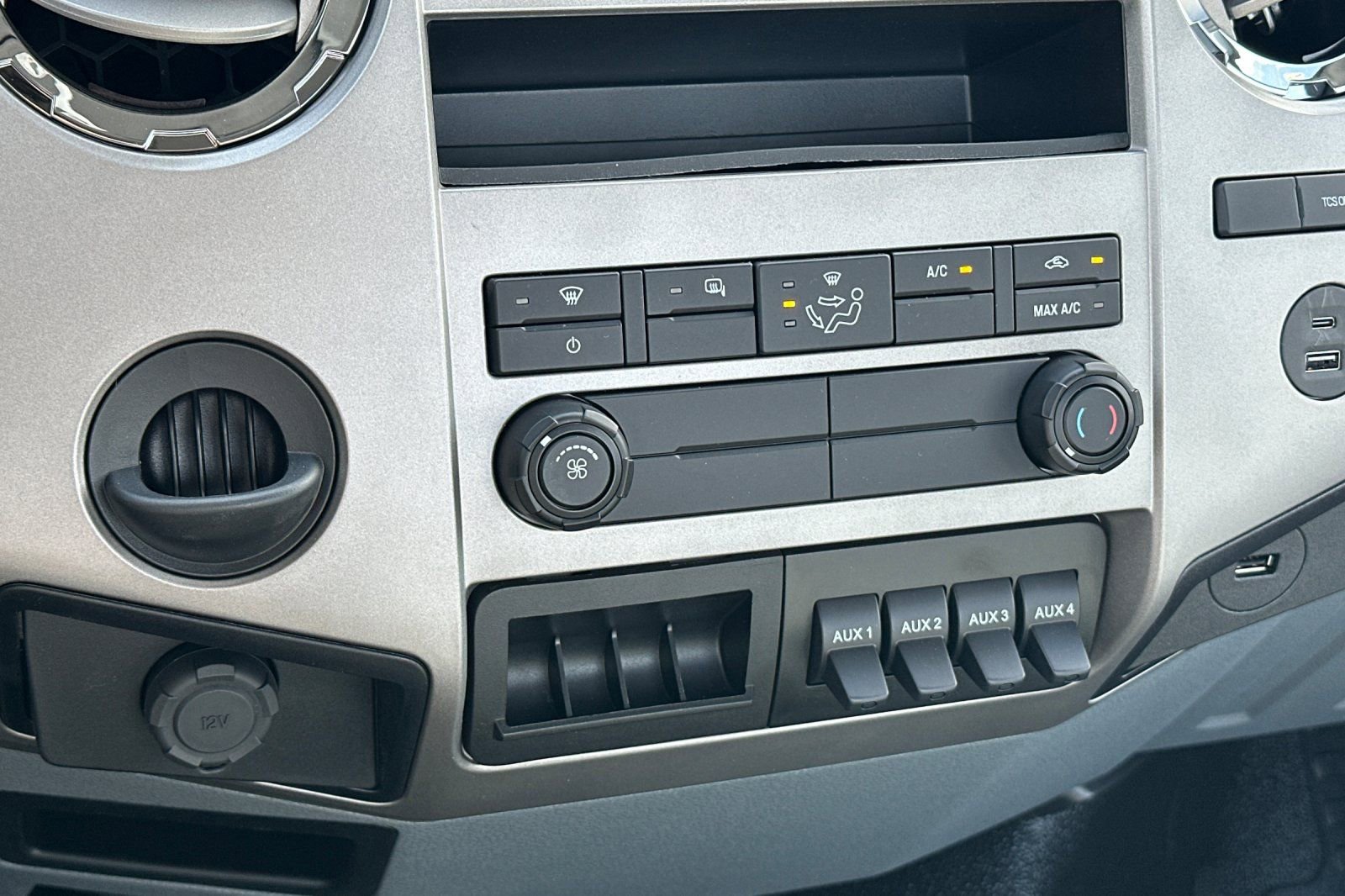 New 2027 Ford F650 2WD Regular Cab Super Duty image 18