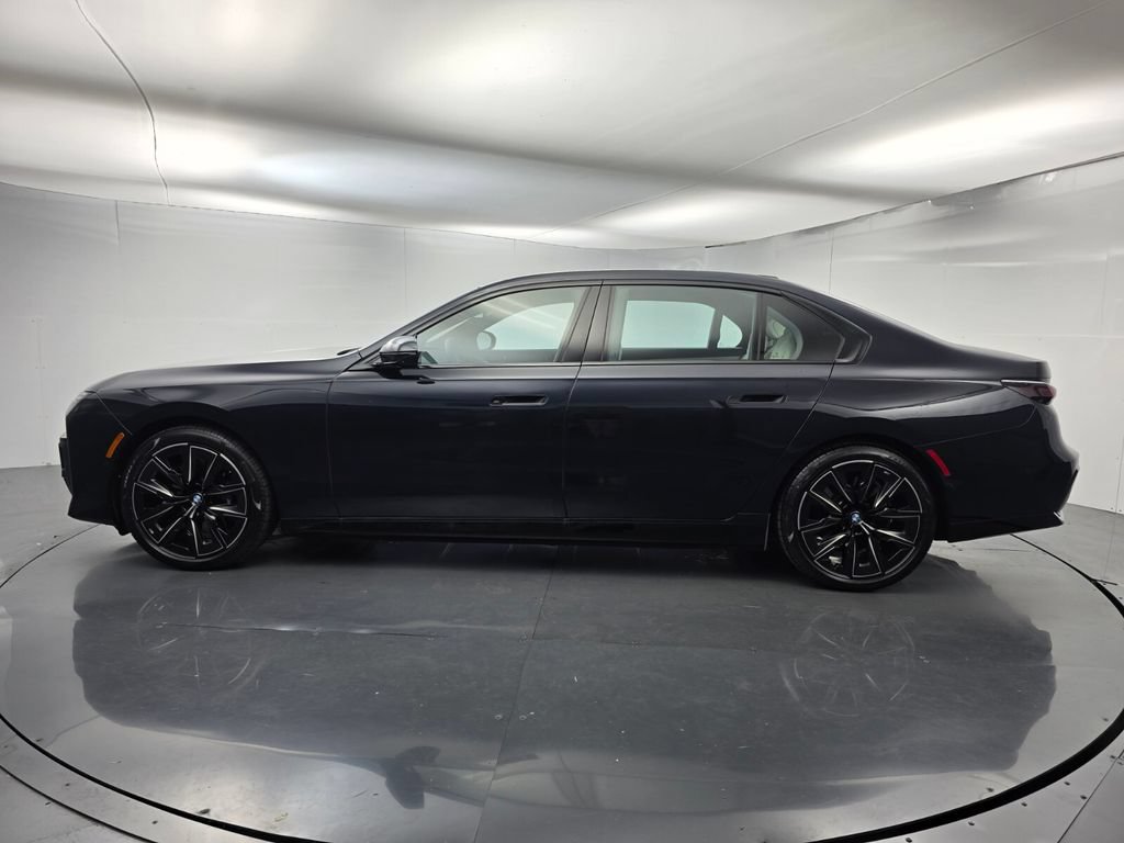 Used 2023 BMW i7 xDrive60 w/ Parking Assistance Package AWD/4WD image 7