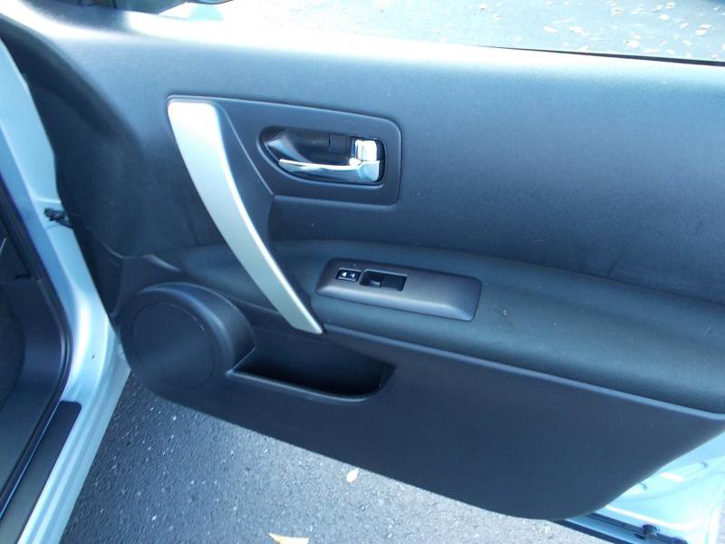 Used 2013 Nissan Rogue SV w/ Premium Pkg image 22