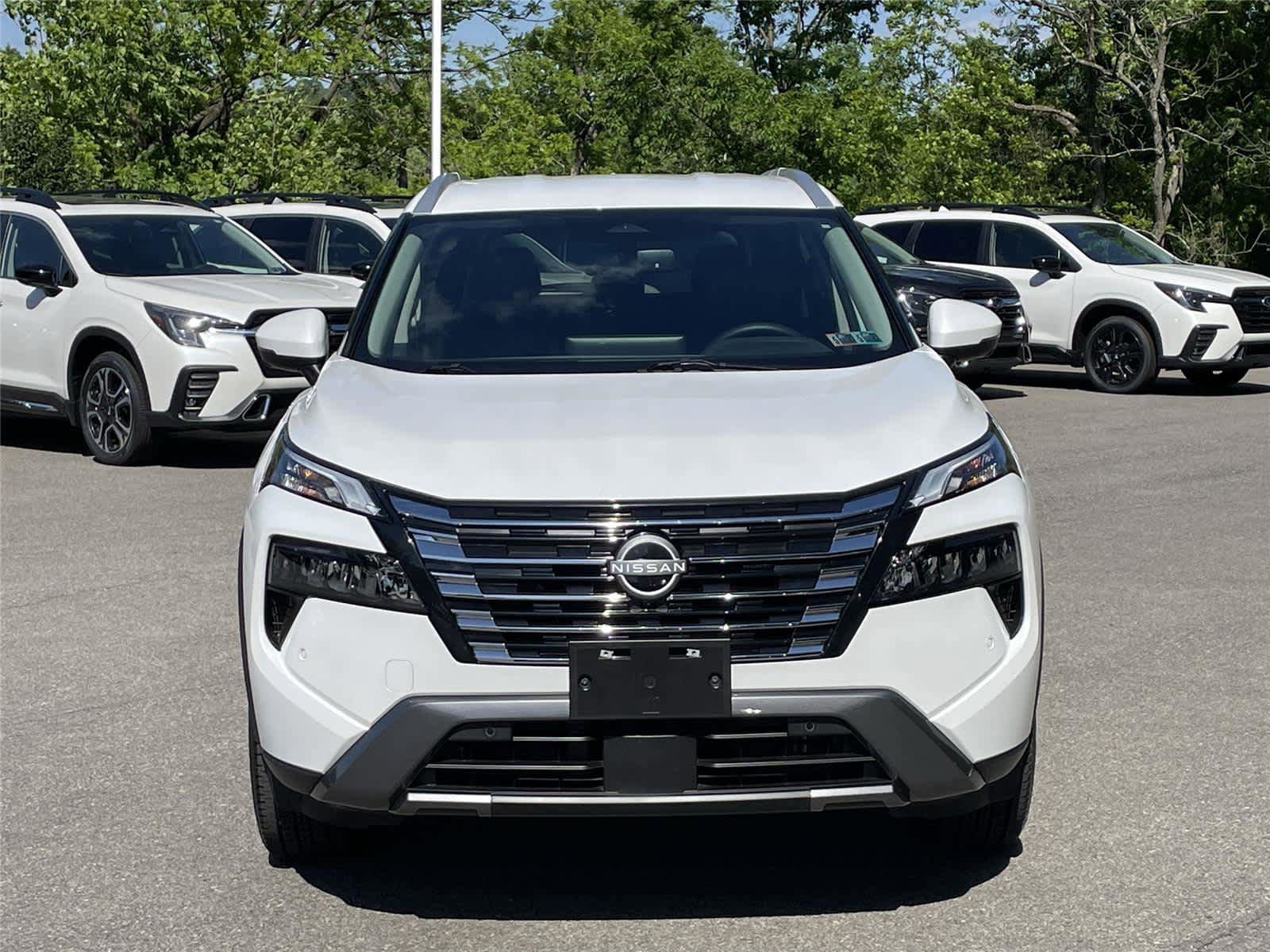 Used 2025 Nissan Rogue SL AWD/4WD image 8