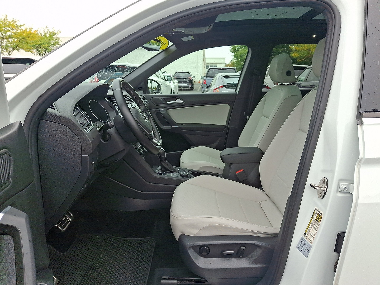 Used 2020 Volkswagen Tiguan SE R-Line AWD/4WD image 13