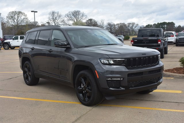 Used 2025 Jeep Grand Cherokee L Limited w/ Luxury Tech Group II image 3