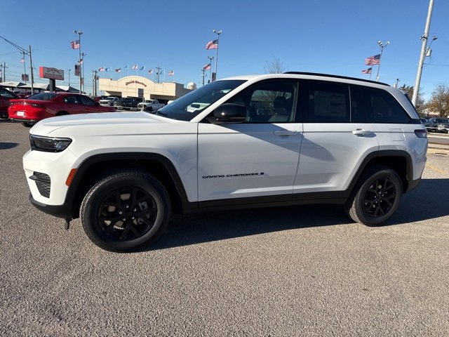 New 2025 Jeep Grand Cherokee Altitude image 3