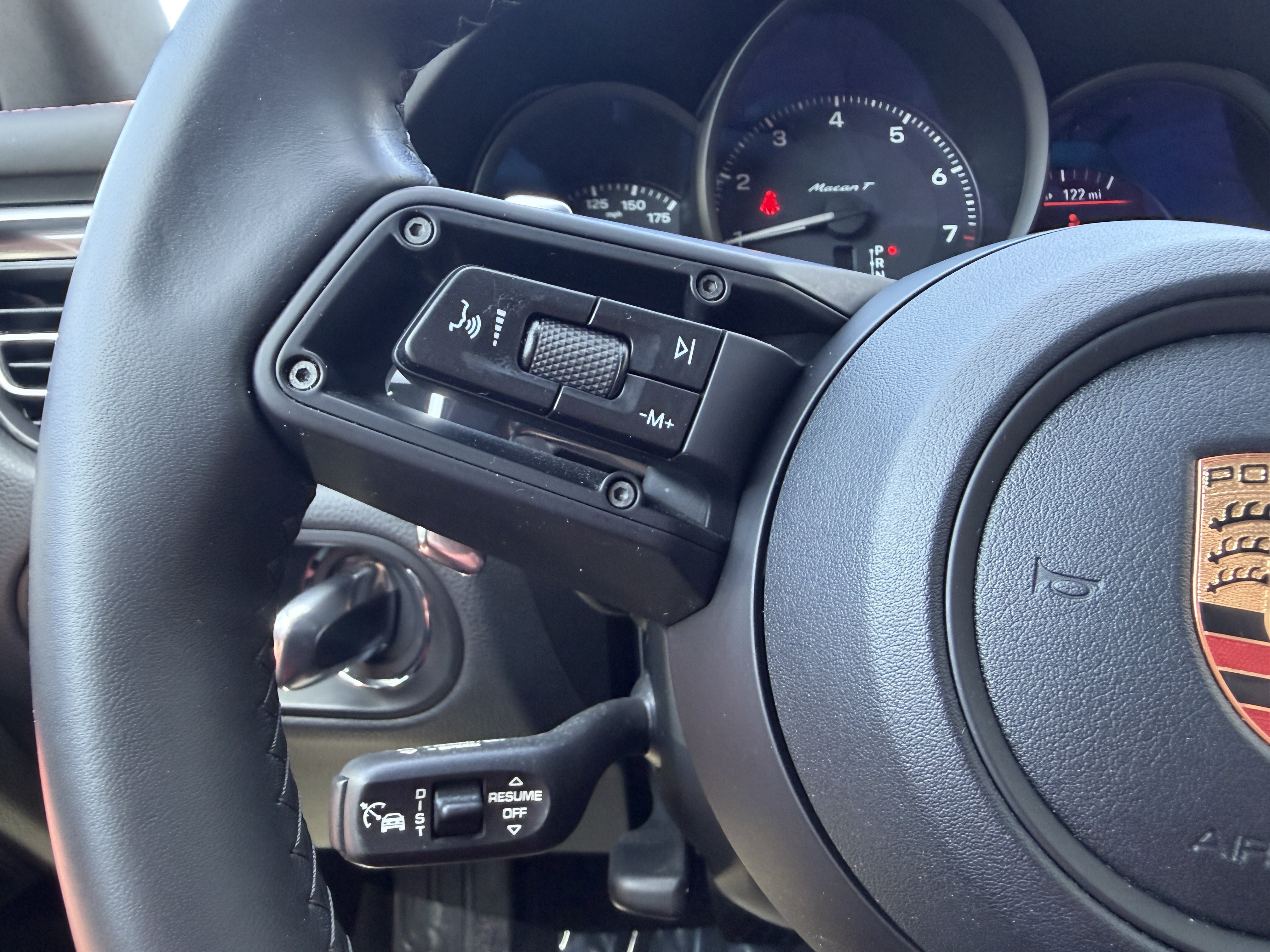 Certified 2023 Porsche Macan Turbo AWD/4WD image 32