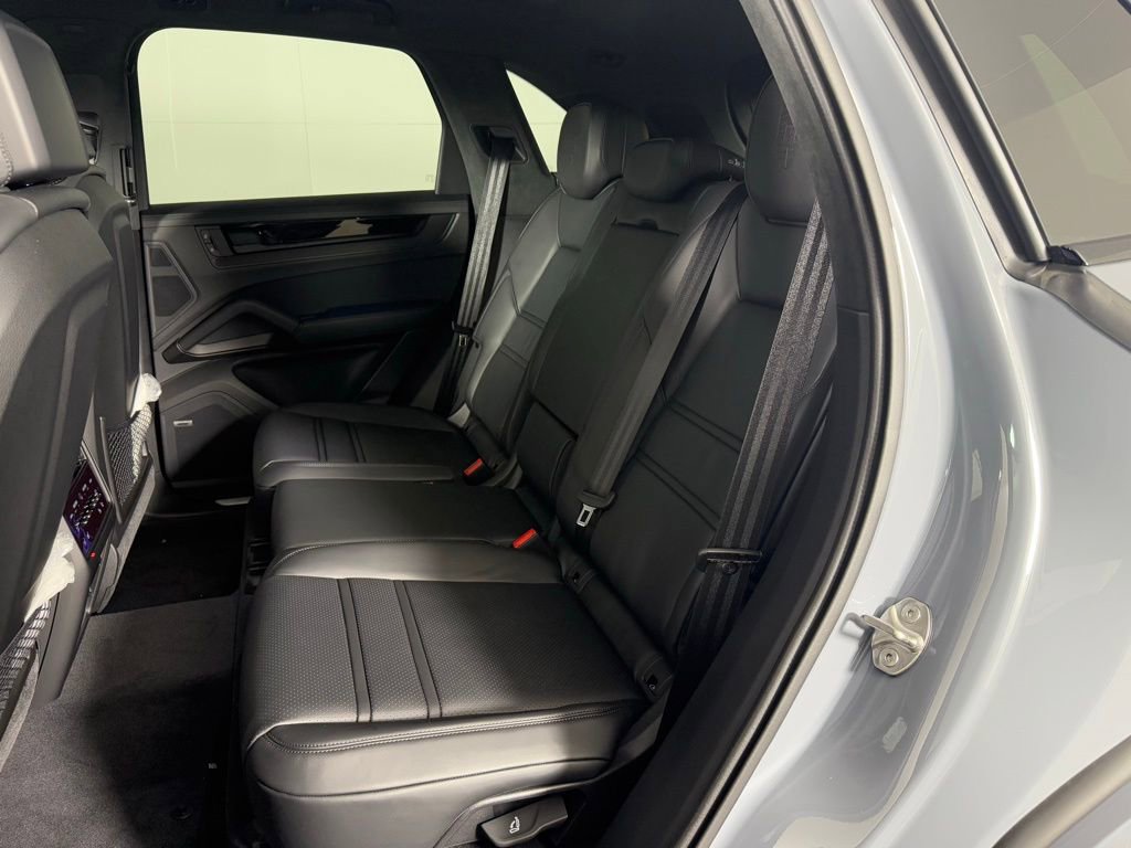 New 2026 Porsche Cayenne GTS image 21