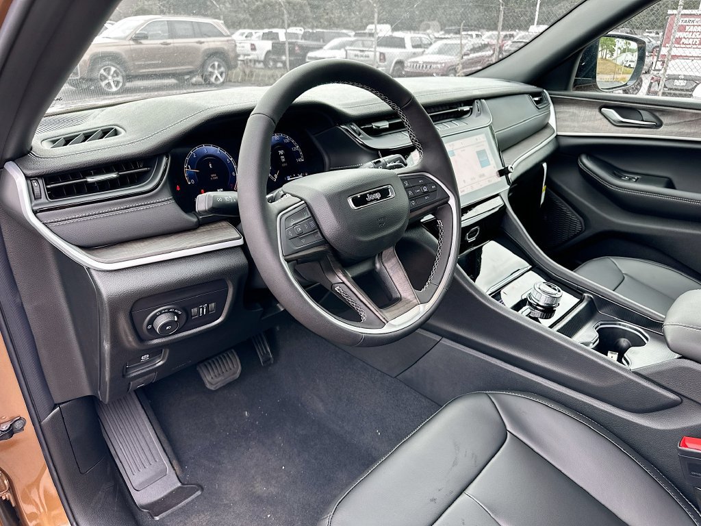 New 2026 Jeep Grand Cherokee L Limited w/ Limited Altitude Package AWD/4WD image 14
