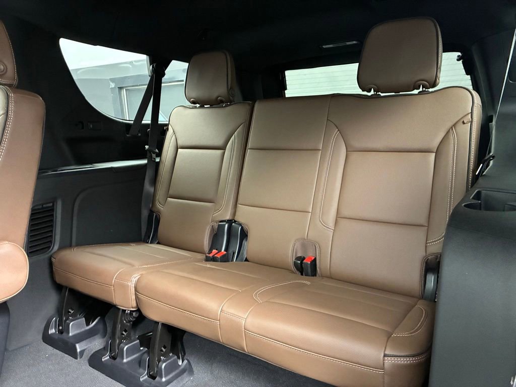 Used 2025 Chevrolet Suburban High Country AWD/4WD image 20
