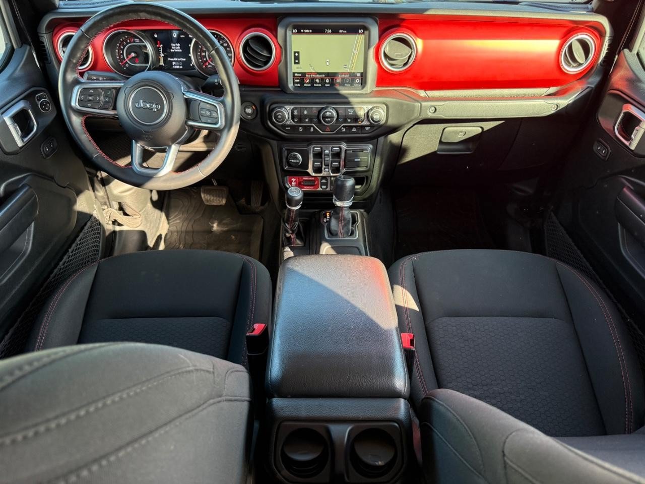 Used 2021 Jeep Gladiator Rubicon AWD/4WD image 12