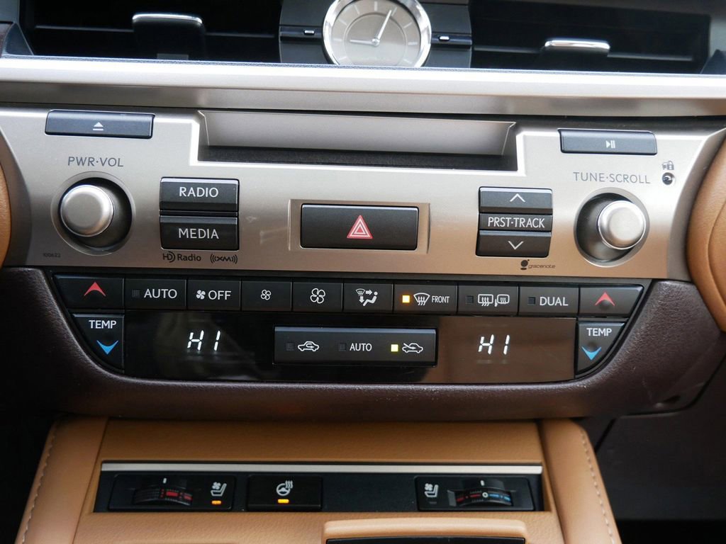 Used 2016 Lexus ES 300h w/ Premium Package w/Wood Trim image 22