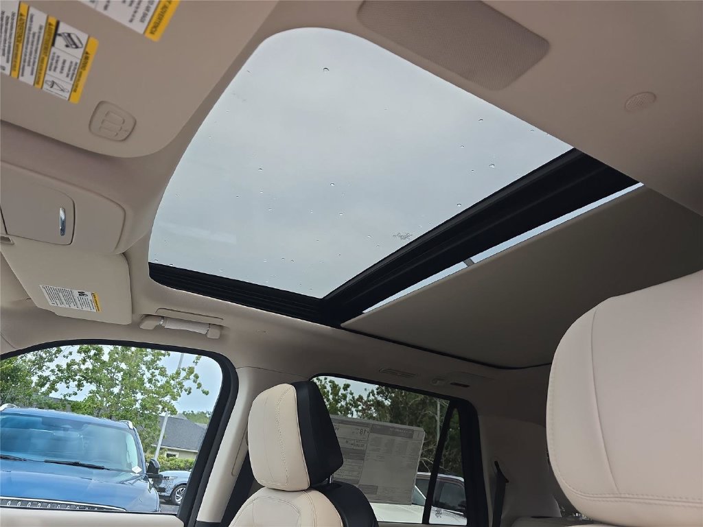 New 2027 Lincoln Navigator Reserve RWD image 23