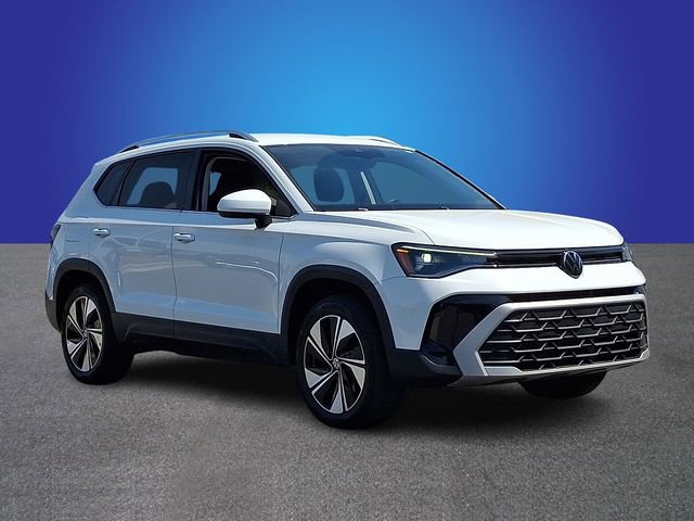Used 2025 Volkswagen Taos SE AWD/4WD image 3