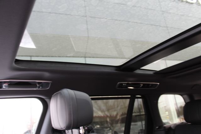 New 2026 Land Rover Range Rover SE image 19