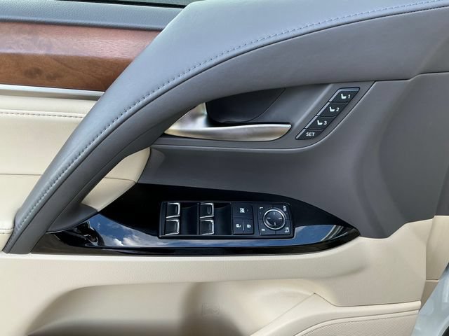 Used 2016 Lexus LX 570 4WD w/ Luxury Package image 16