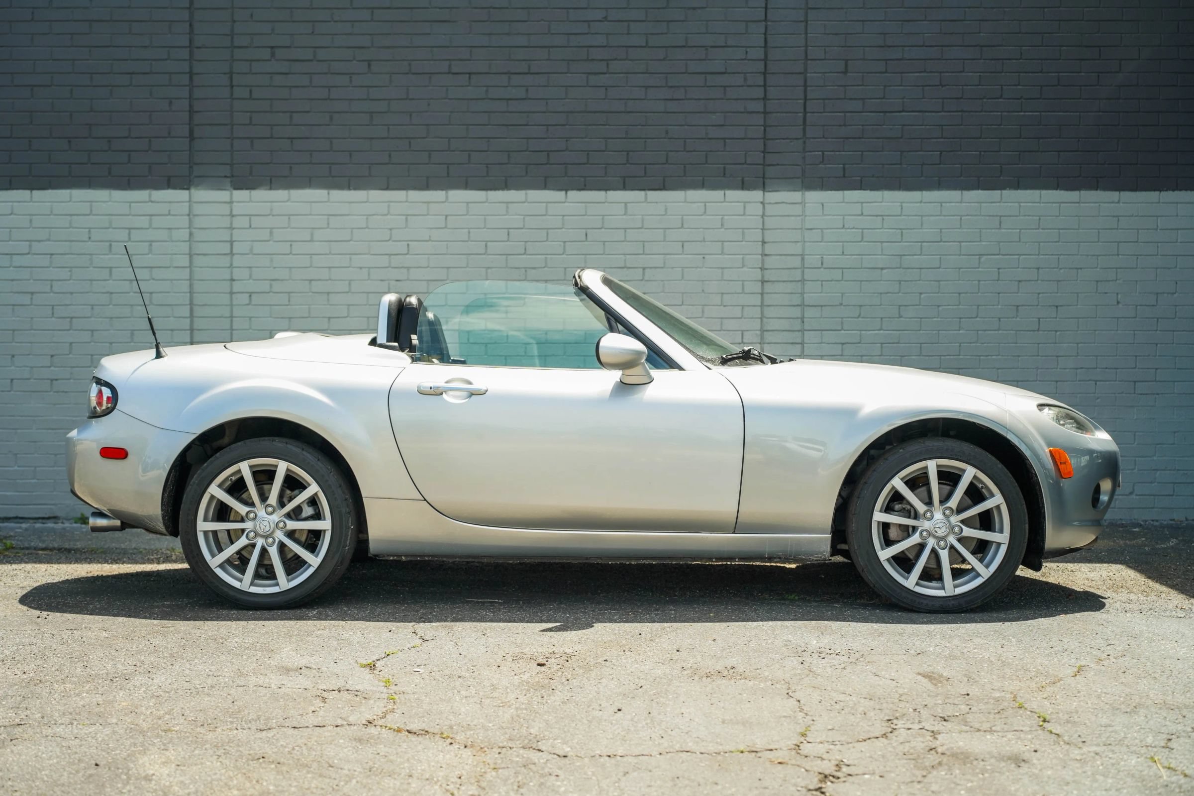 Used 2008 MAZDA MX-5 Miata Grand Touring w/ Premium Pkg RWD image 4