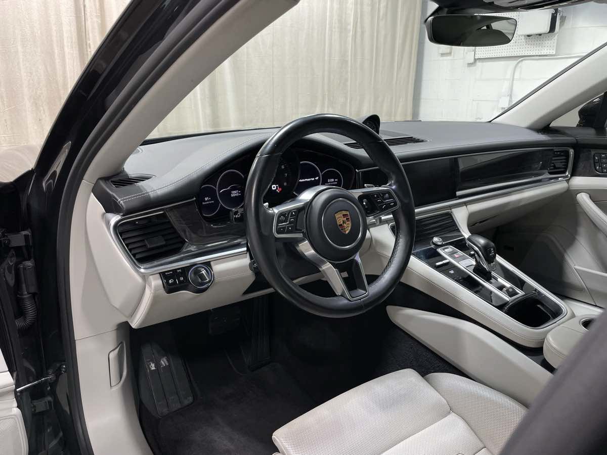 Used 2018 Porsche Panamera 4 w/ Premium Package AWD/4WD image 10