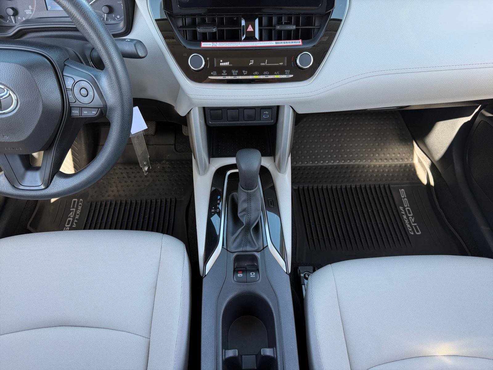 Used 2024 Toyota Corolla Cross L image 11