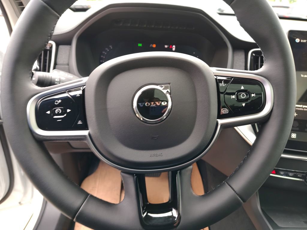 New 2026 Volvo XC90 T8 Plus w/ Protection Package AWD/4WD image 13