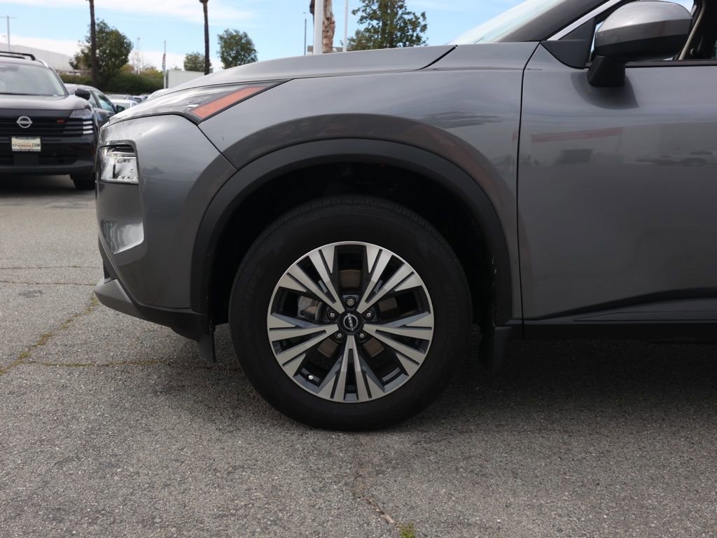 Used 2023 Nissan Rogue SV image 11