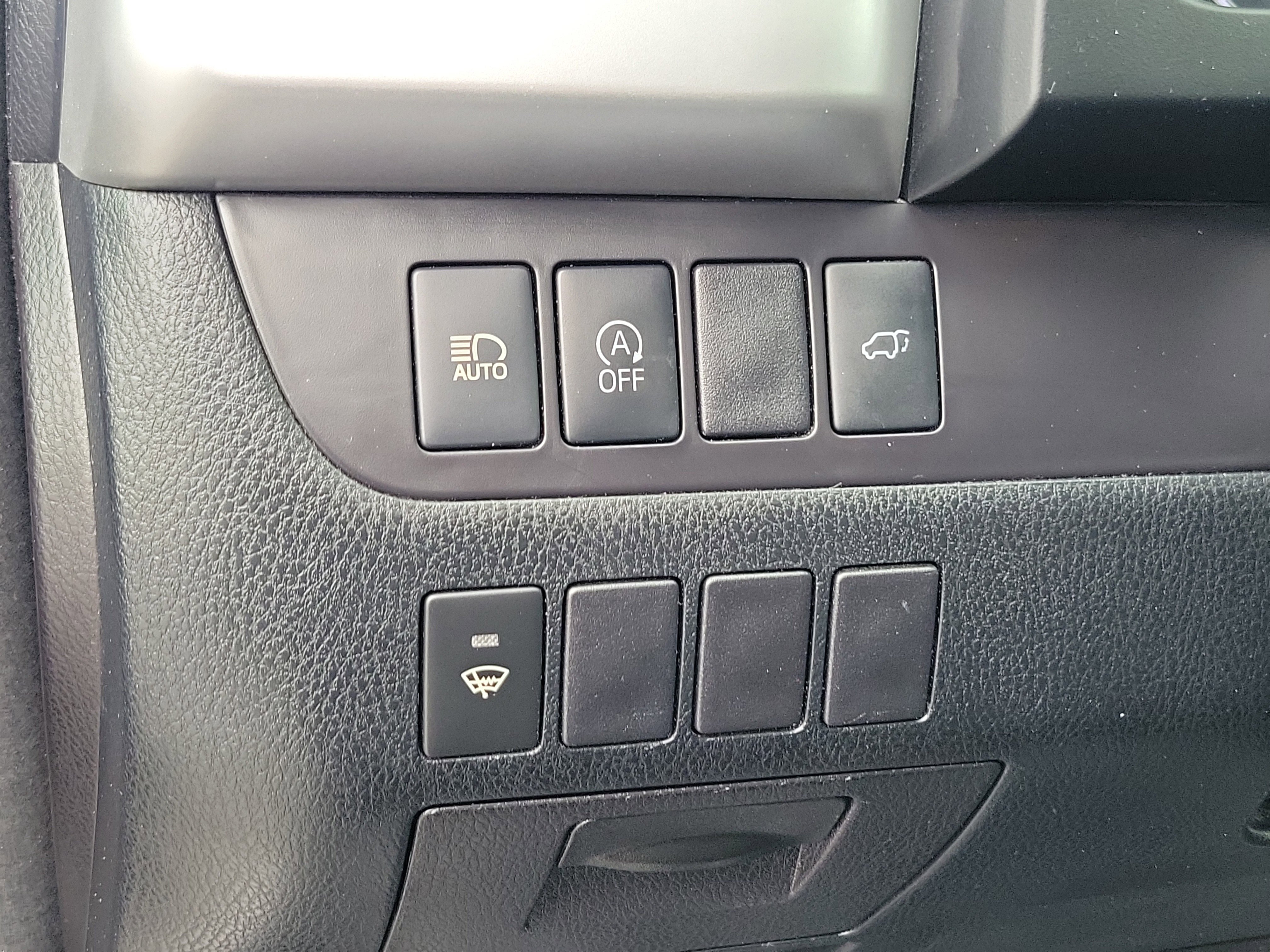 Certified 2018 Toyota Highlander SE AWD/4WD image 17