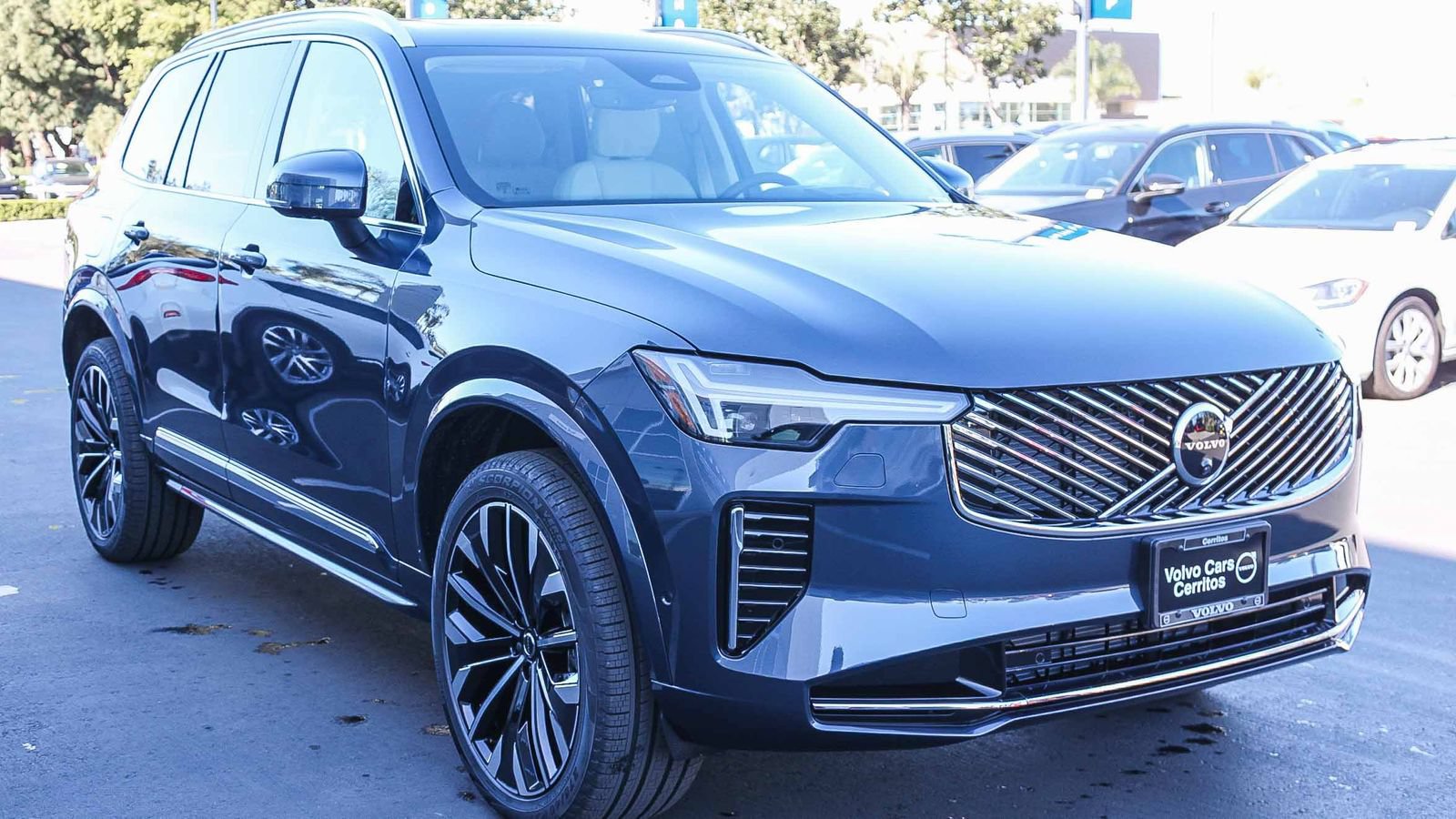 New 2026 Volvo XC90 B6 Ultra w/ Protection Package AWD/4WD image 3