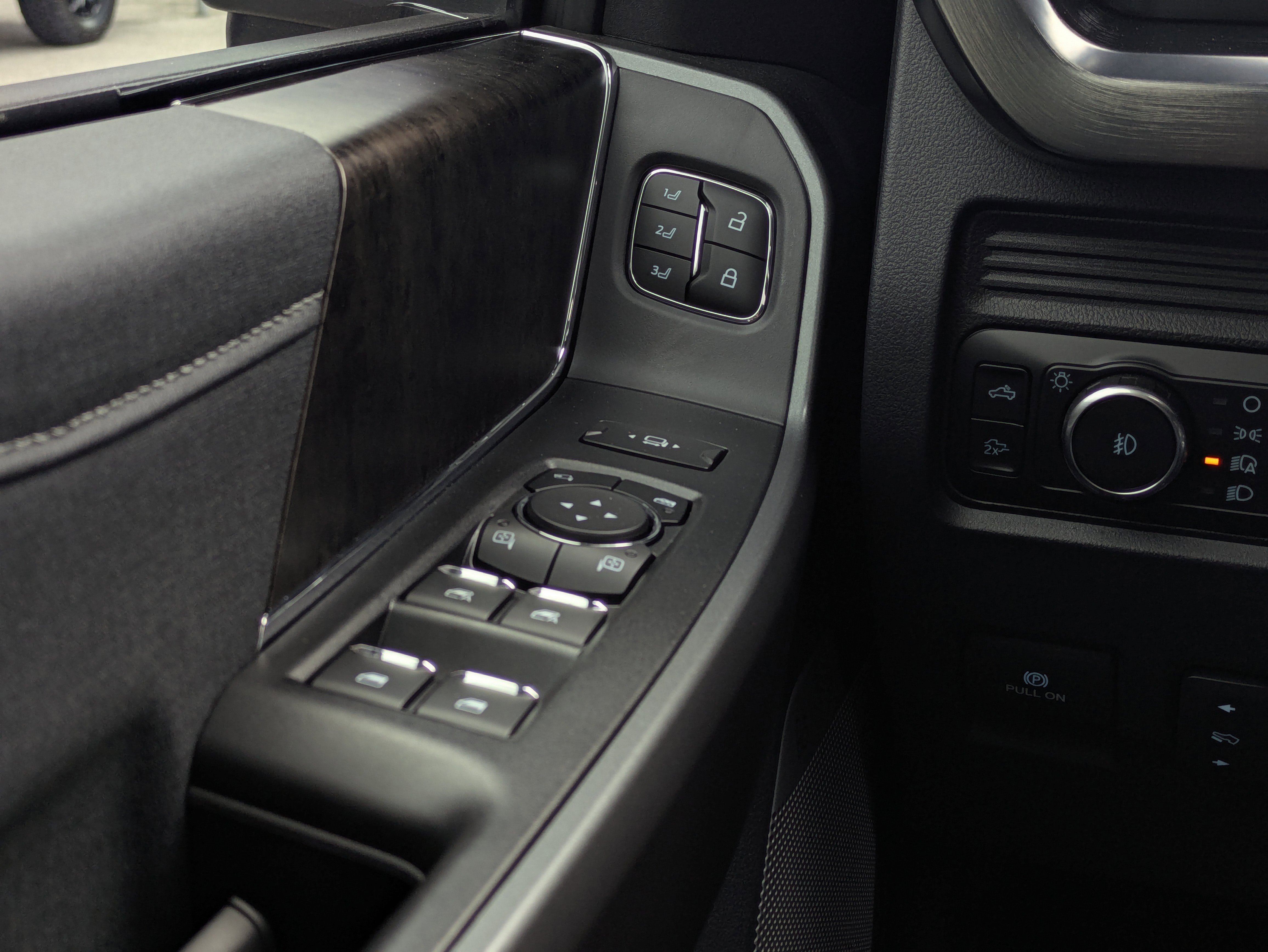 New 2025 Ford F250 Lariat w/ Lariat Ultimate Package image 34