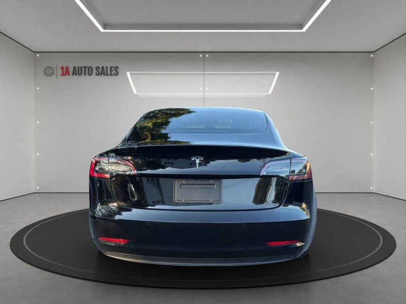 Used 2019 Tesla Model 3 Standard Range Plus image 4
