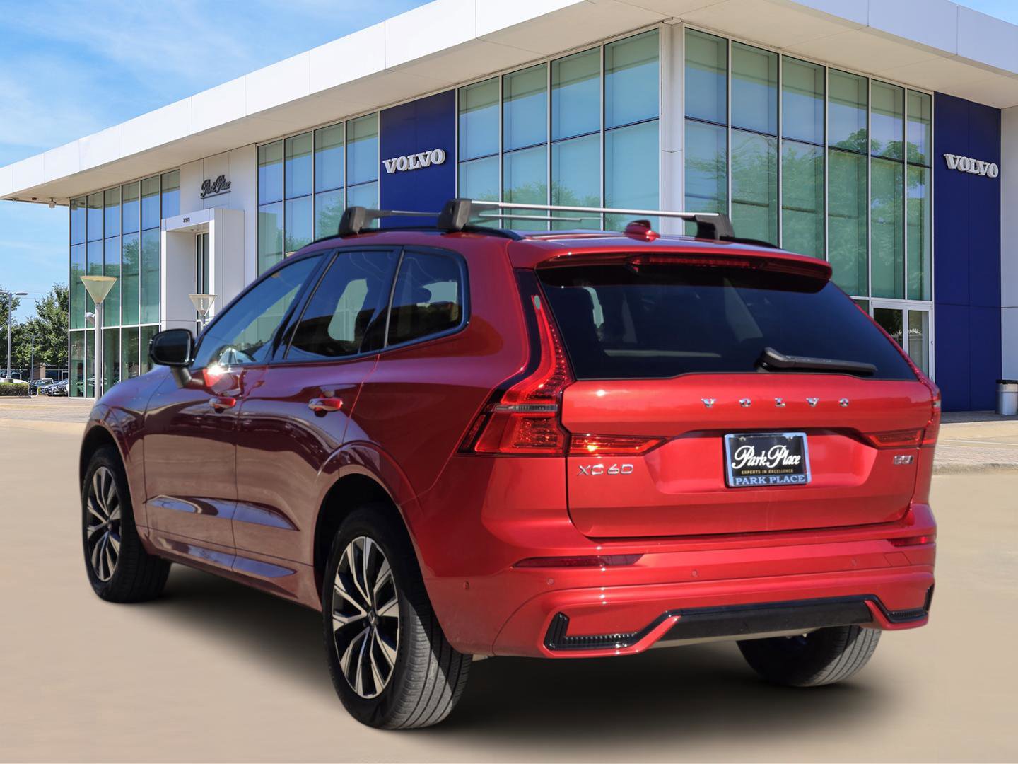 Used 2023 Volvo XC60 B5 Plus w/ Climate Package image 4