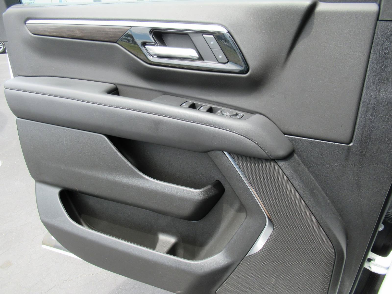 Certified 2025 Chevrolet Tahoe LS AWD/4WD image 19