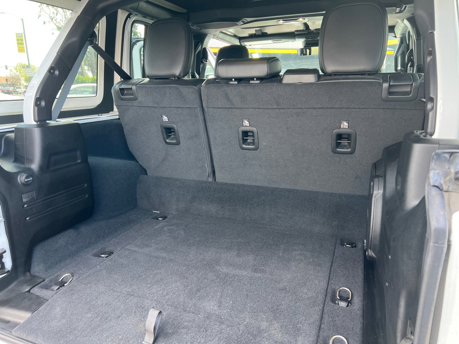 Used 2022 Jeep Wrangler Unlimited Sahara w/ Safety Group image 16