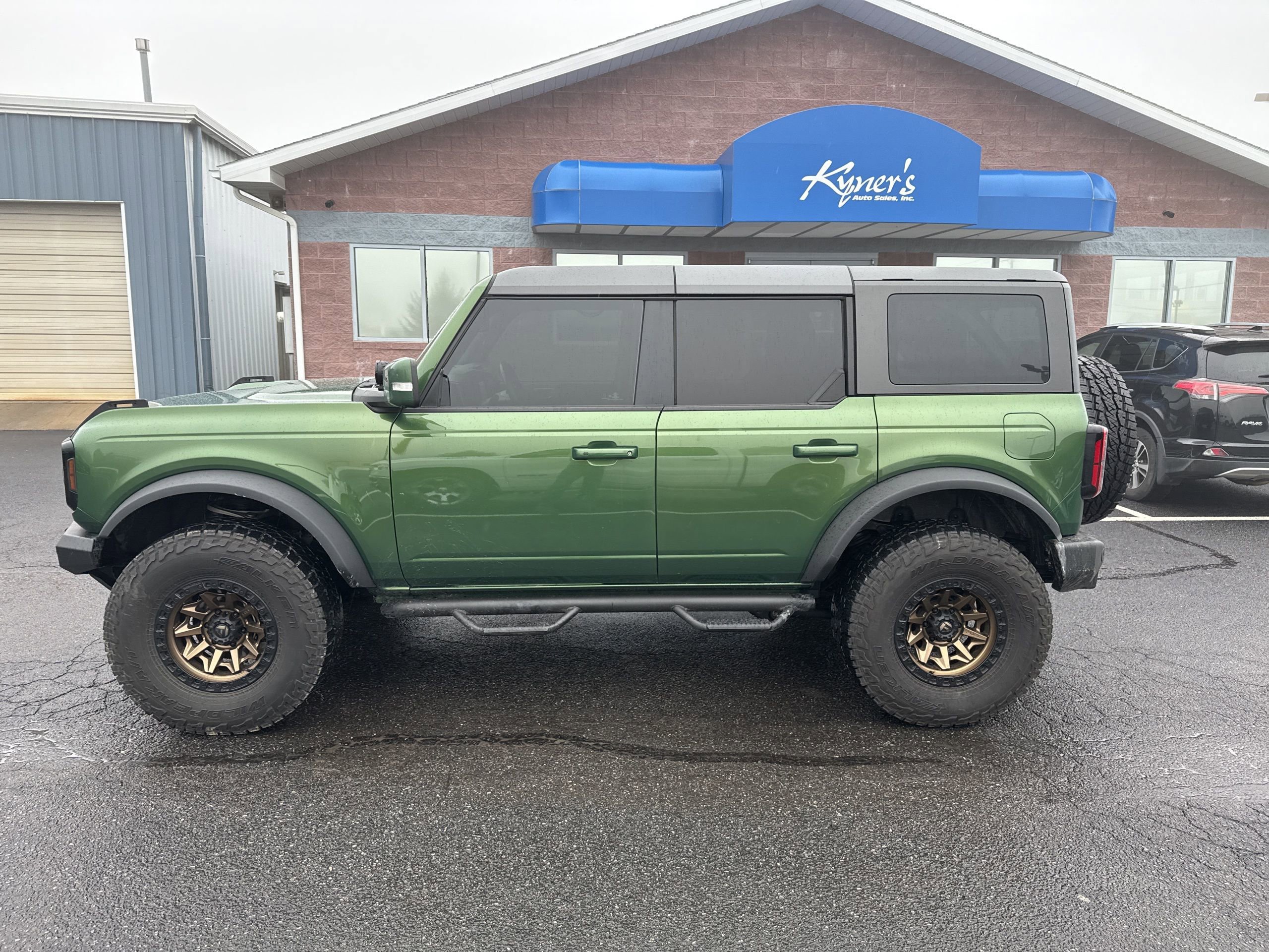 Used 2022 Ford Bronco Outer Banks image 3